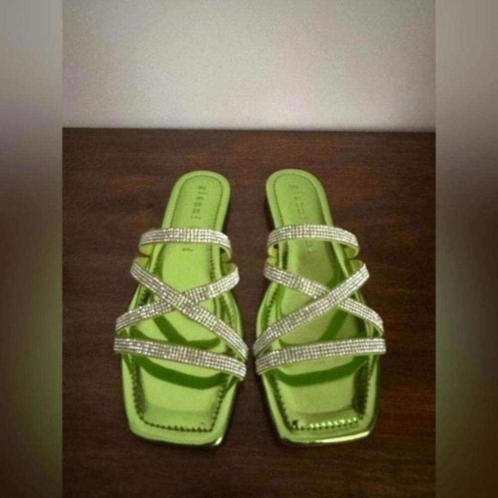 NWOT Gianni Bini Irina Bling Embellished Metallic Flat Sandals - Size 6 - Picture 2 of 7